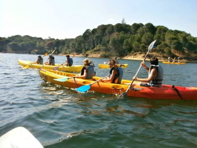 Embalse de San Juan en piragua